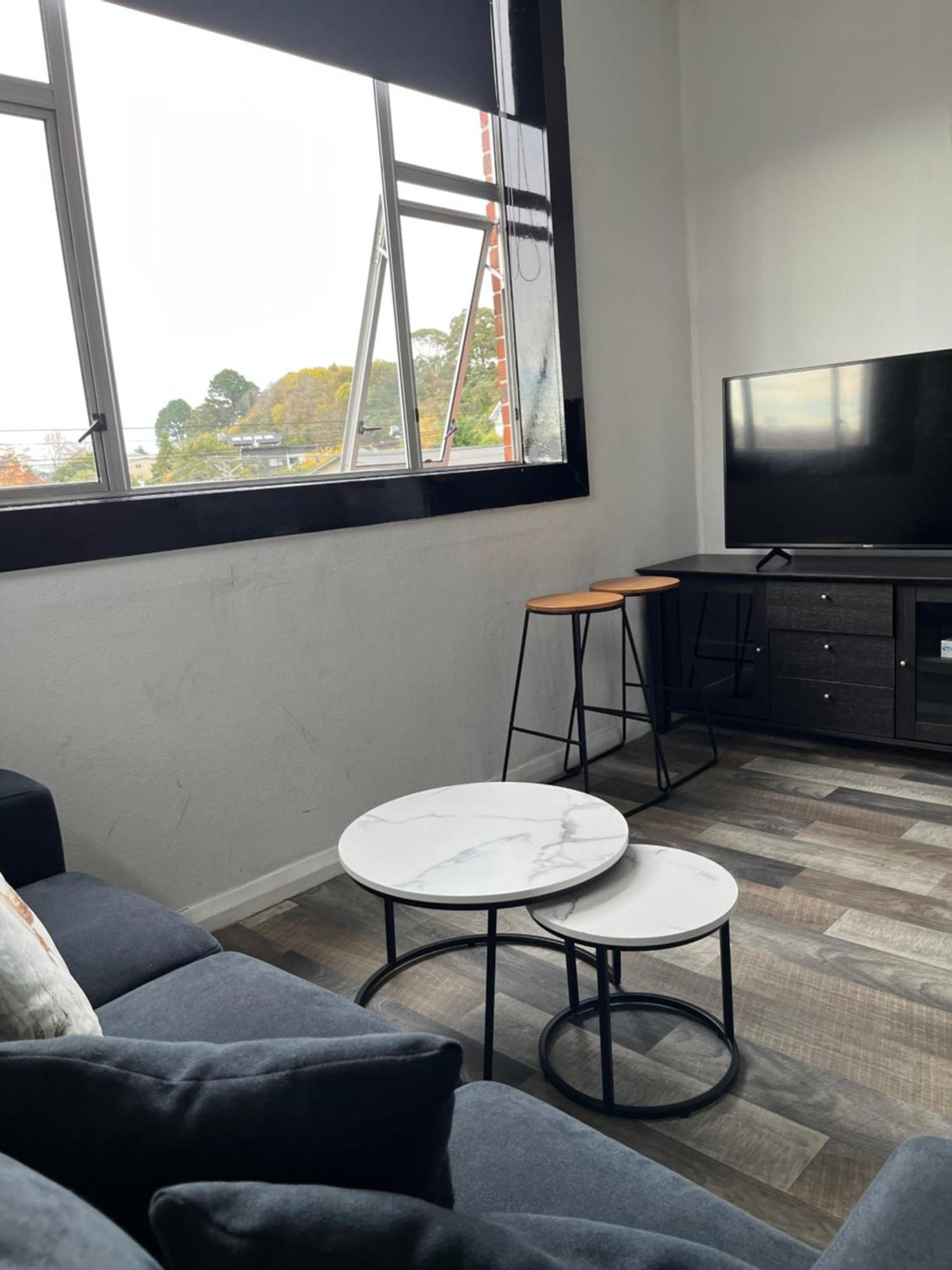 Modern Upstairs Apartment In Dunedin Central Eksteriør billede